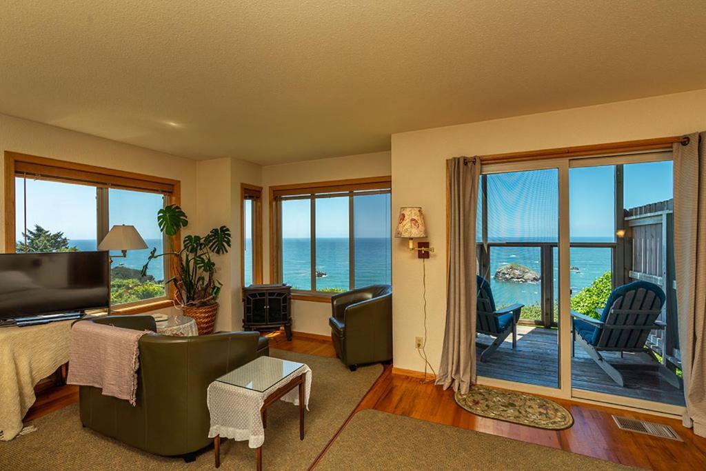 Turtle Rocks Oceanfront Inn Трінідад Екстер'єр фото