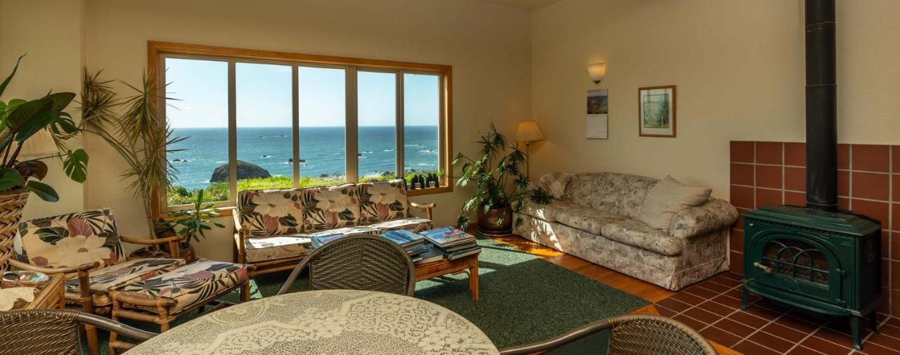 Turtle Rocks Oceanfront Inn Трінідад Екстер'єр фото