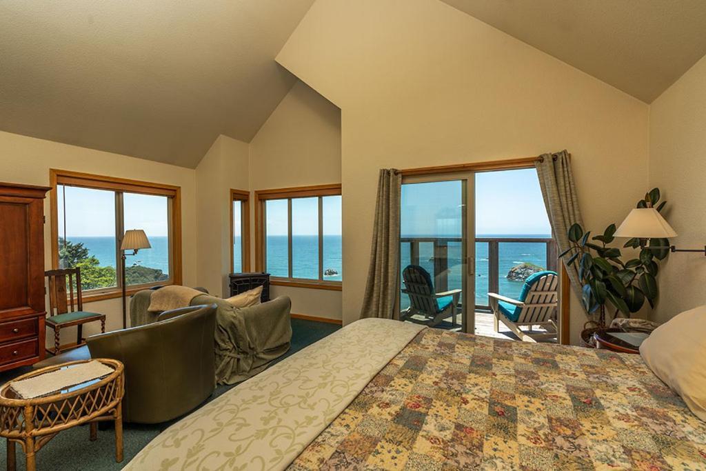 Turtle Rocks Oceanfront Inn Трінідад Екстер'єр фото