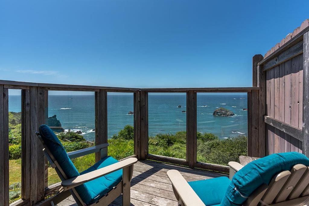 Turtle Rocks Oceanfront Inn Трінідад Екстер'єр фото