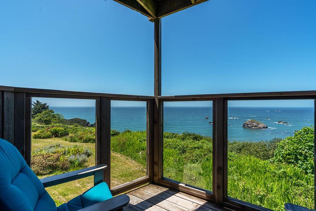 Turtle Rocks Oceanfront Inn Трінідад Екстер'єр фото